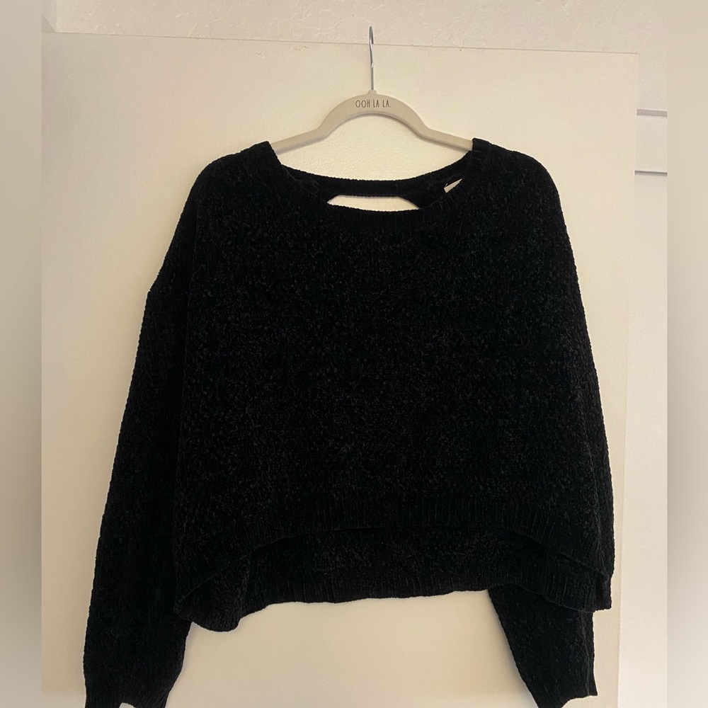 Black cropped sweater with cutout